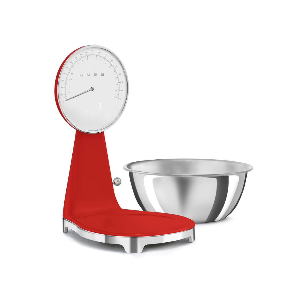 Smeg digital and analog kitchen scale with red design, showing measurement display and weighing bowl for precise food measurement